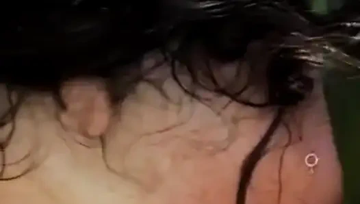 Ateşli orta yaşlı seksi kadın sakso ve domaltarak eğleniyor