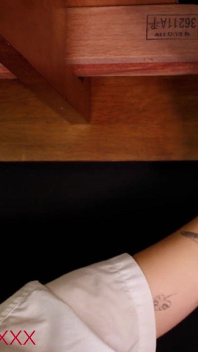 Elevă blondă masa de muls cu Rae Astora | Clip 1