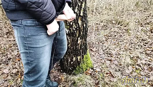 I quickly jerk off and cum in the forest for my subscriber!