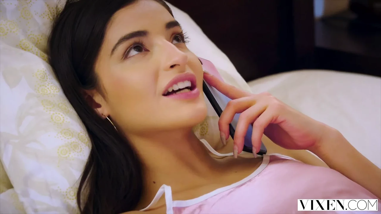 Vixen 大学生在 Va 上与夫妇秘密发生性关系