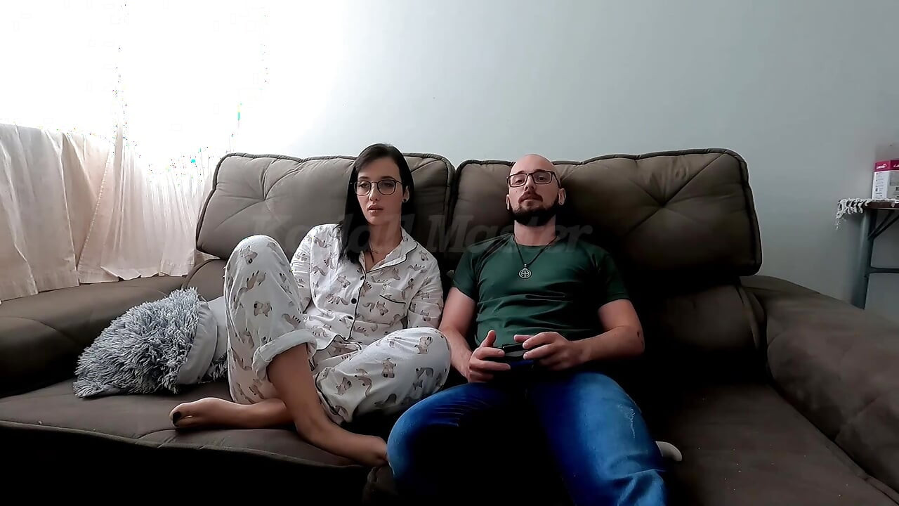 Apostei com ela que se eu passasse a fase ela iria aprender a fazer boquete em mim