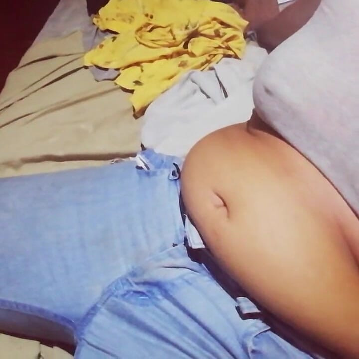 Cumnata mea mă seduce fără sutien, sfârcuri