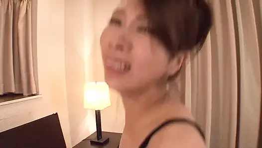 Edepsizce konuşma bağımlısı.