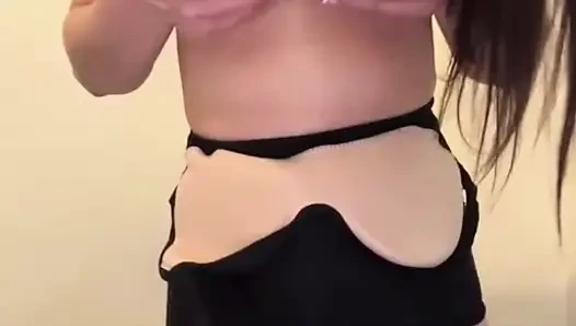 Ibu tiri toket besar lagi asik nyepong kontol