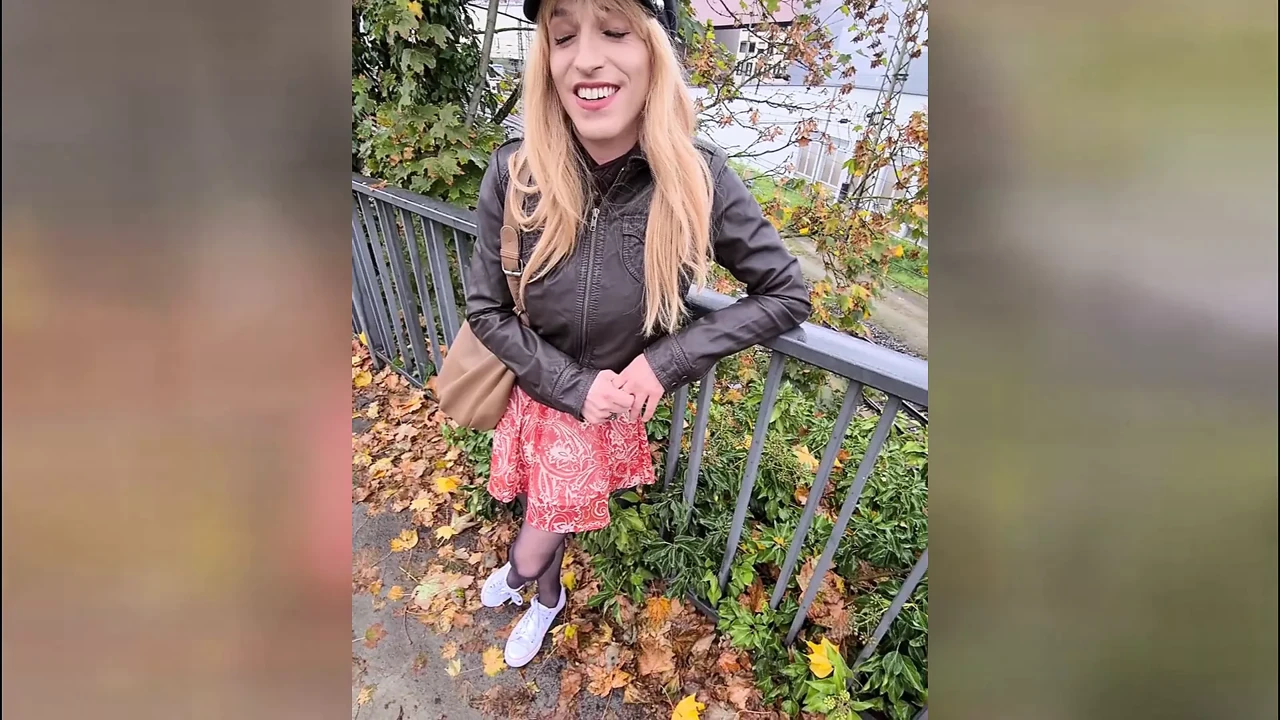 Public remote with vibrating sextoy – Tranny cumshot!!