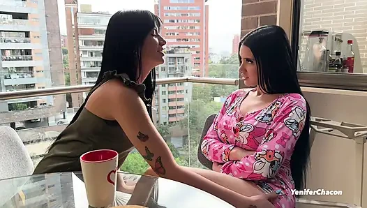 Während mein freund nicht zu hause ist, ficke ich meinen besten freund