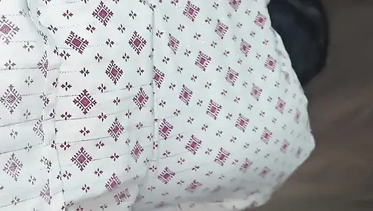 Hintli telugu desi kolaj kızı kulübede seks videolarında sikiliyor