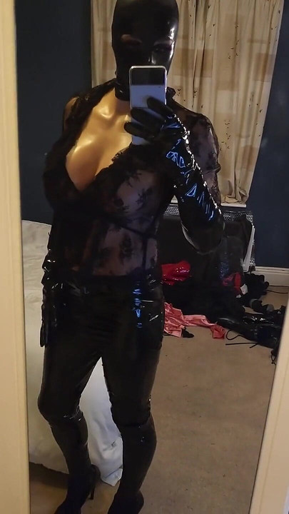 こんな格好で私と抱きたいの?きっとそうだろうね