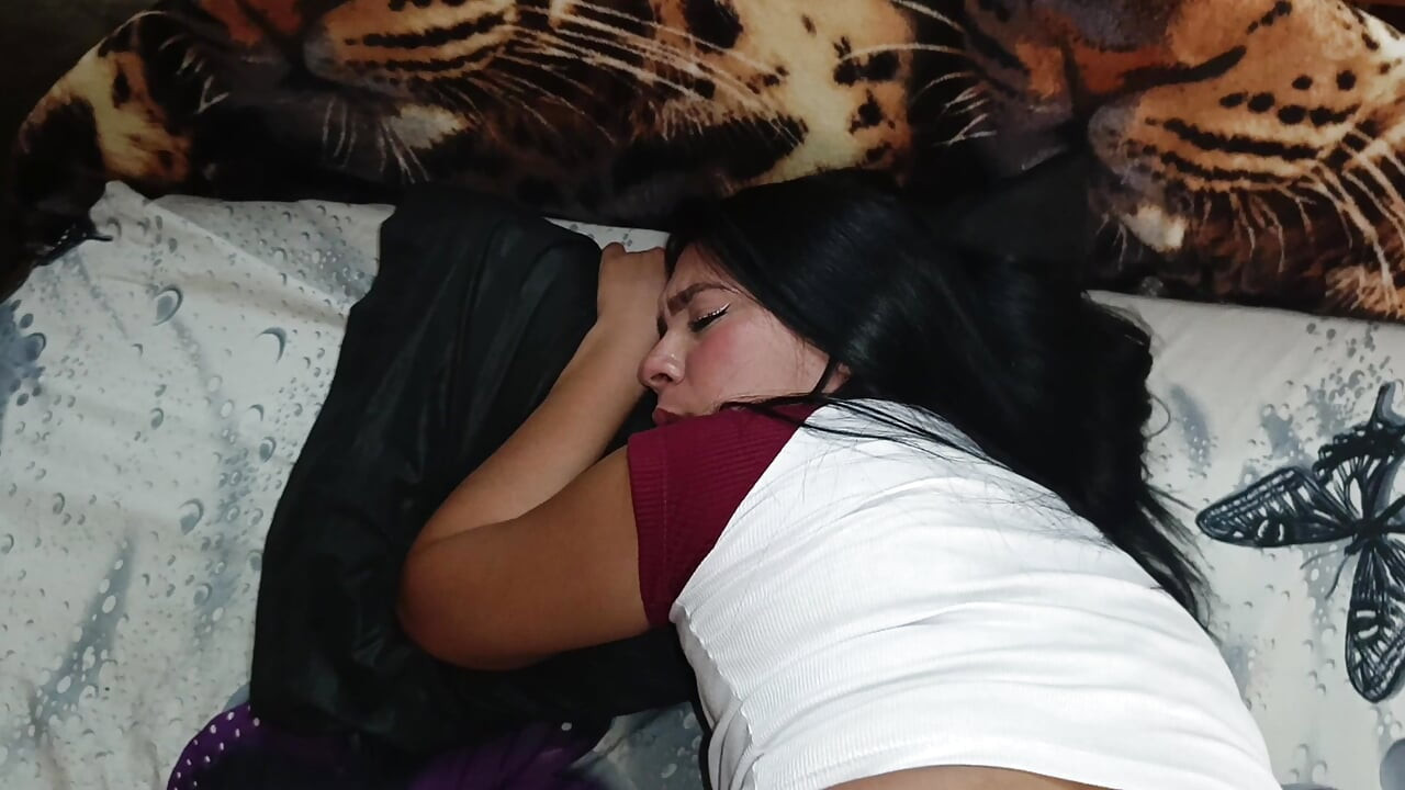 내 발정난 라틴 계모와의 홈 섹스, 스페인 라틴 포르노에서 좋은 아침 오럴 홈 섹스를 해주는 그녀