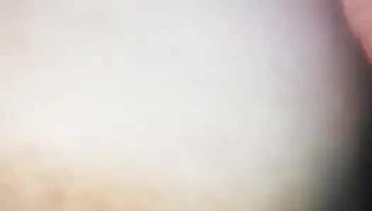 İri göğüslü kız kardeşlerin büyük göğüslerini mi patlatıyor