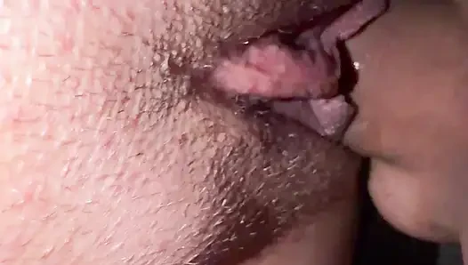 Немецкую рыжую лижут во время поворота