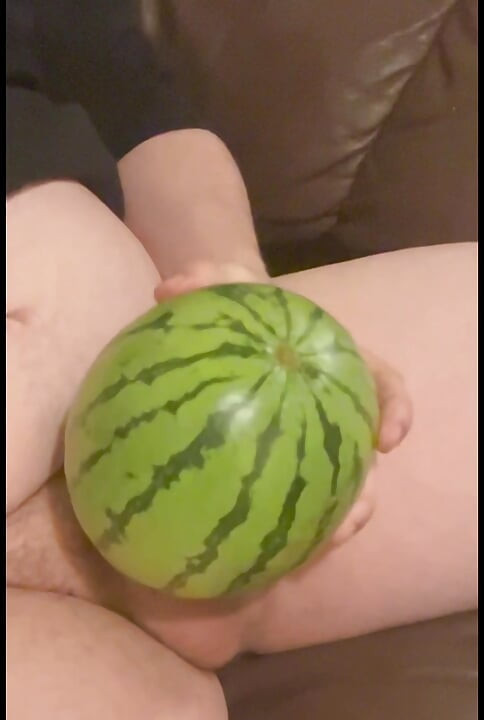 Je baise une pastèque