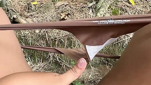 Ich bin ein freches Mädchen, ich mag es wirklich, meine Finger in meiner großen, feuchten Vagina zu spüren, hehehej