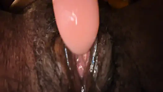 Dil oyuncağımla boşalıyorum