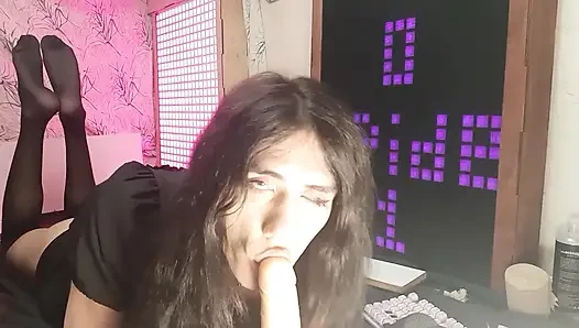 Lolipopu gibi sikini yalıyor