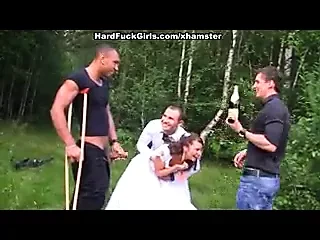 Mirele și mireasa s-au futut tare în pădure