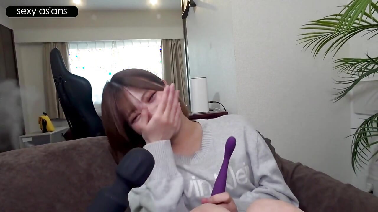 Yuu นางแบบ Gravure คัพอีนมใหญ่โชว์ผิวเปล่งประกายอย่างเป็นธรรมในขณะที่สร้างเป็นน้ําเงี่ยนไหลเยิ้ม