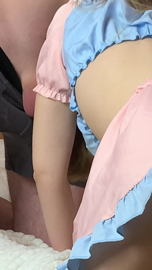 chick knows how to give a great blowjob to her boyfriend | Clip 1