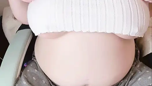 Benutzerdefinierter: Blankziehen, meine riesigen titten du, während du ein spiel spielst