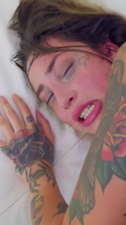 Dia owinięta w plastik dla Toby Dick Play! | Klip 1