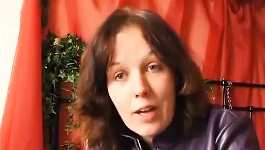 Small tit brunette fingering and rubbing her pussy