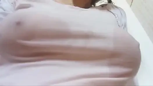 M. çoraplarının ve ıslak gömleğinin güzel asetatlarını gösteriyor