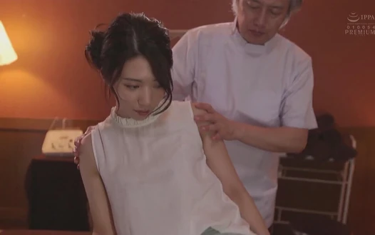 Istri tua semok dengan pantat bahenol lagi asik dipijat afrodisiak 1