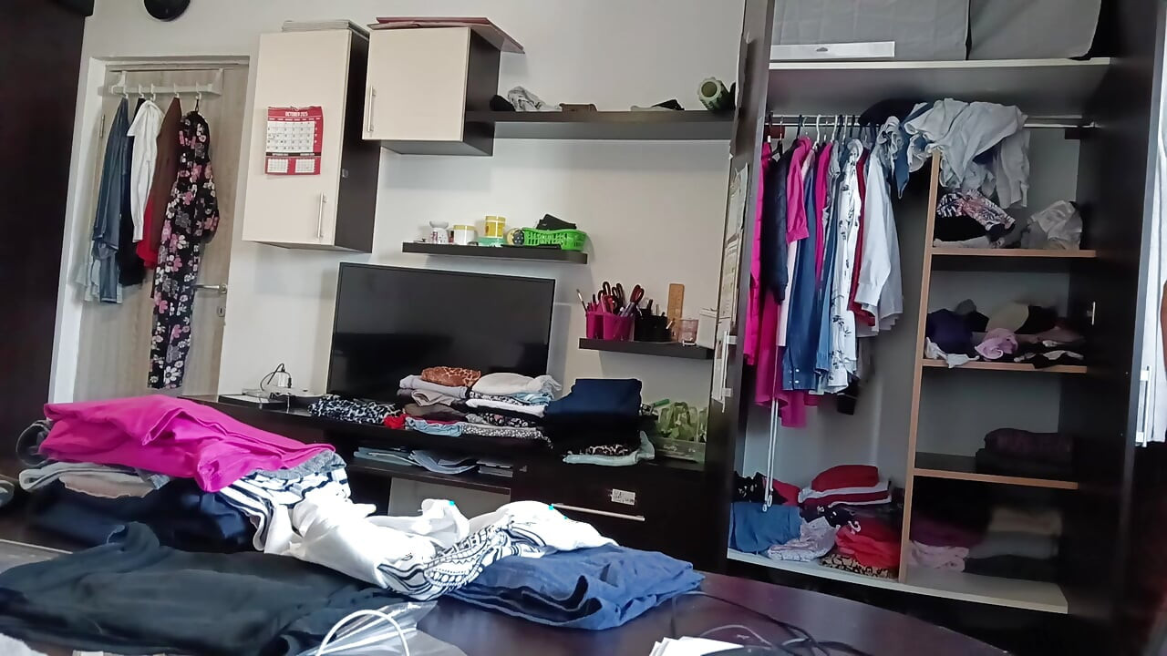 Amateur Wife Has Fun Trying on Clothes and Cutting Them.