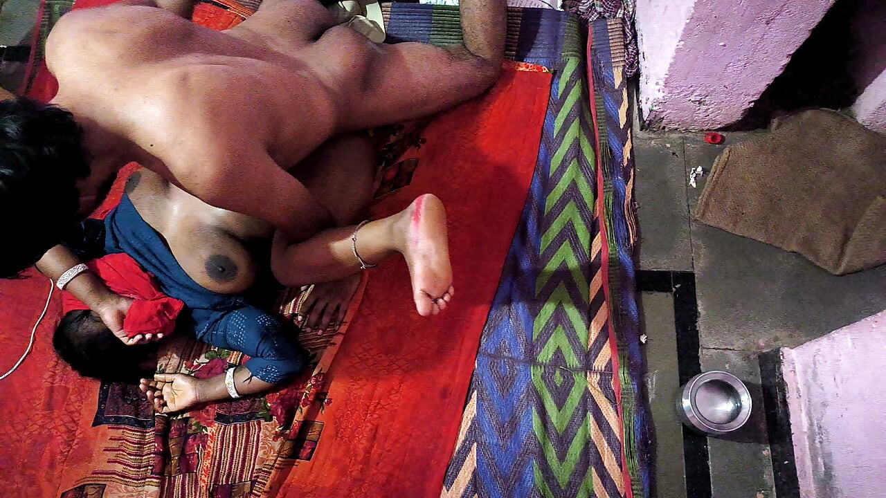 Collage Girl ne pados ke ladke ko bula ke raat bhar chudae ki