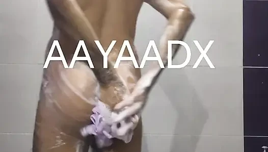 Aayaadx - usta için canlı göt oyunu ve sabun duşu