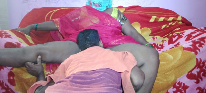 Tamil akkavin kuthiya  nakkum thampi pussy licking