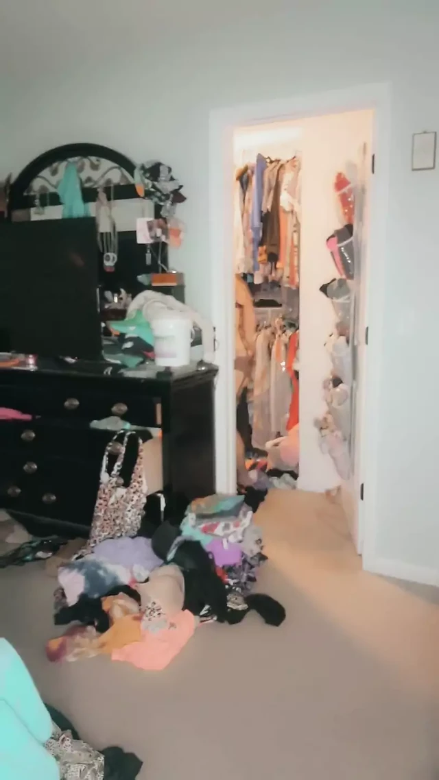 Caught in Dressing Room, Fucks Self Squirting