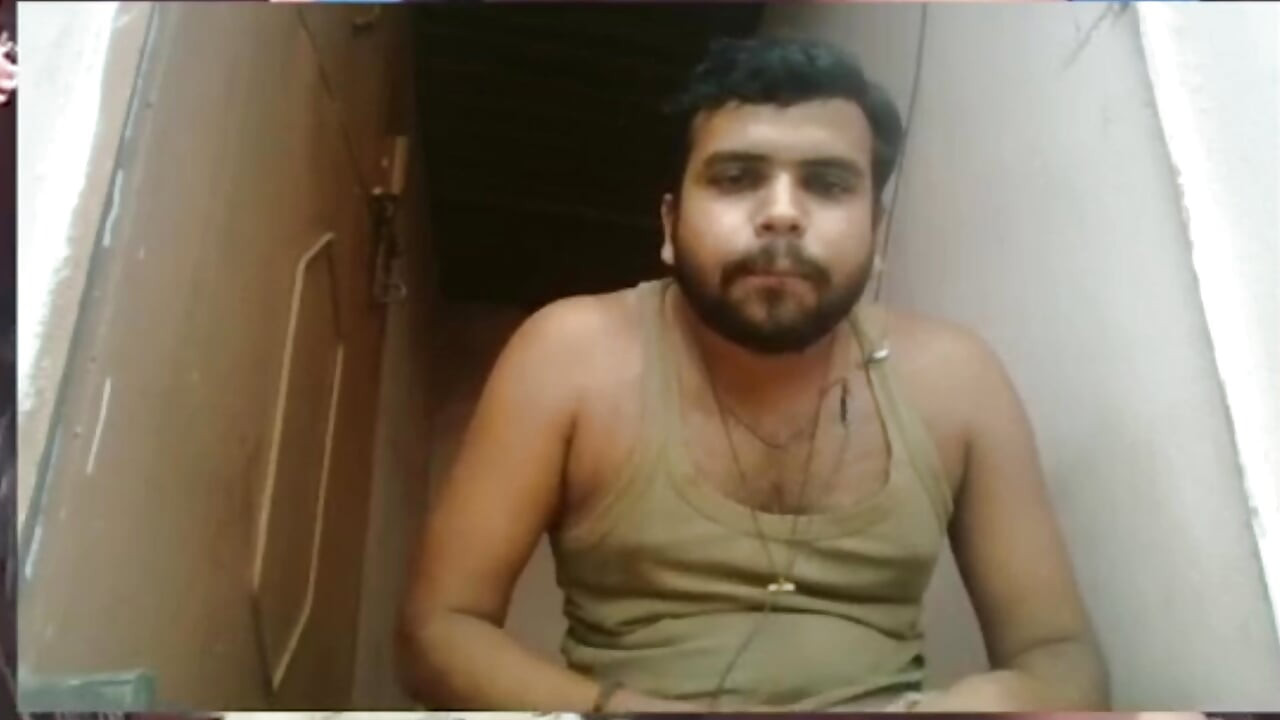 Ismaatdeva erotická orgasam scéna