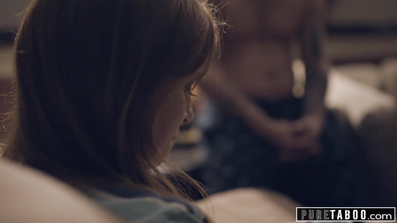 純粋なタブー義理の両親と義理の兄が新しい妹を歓迎