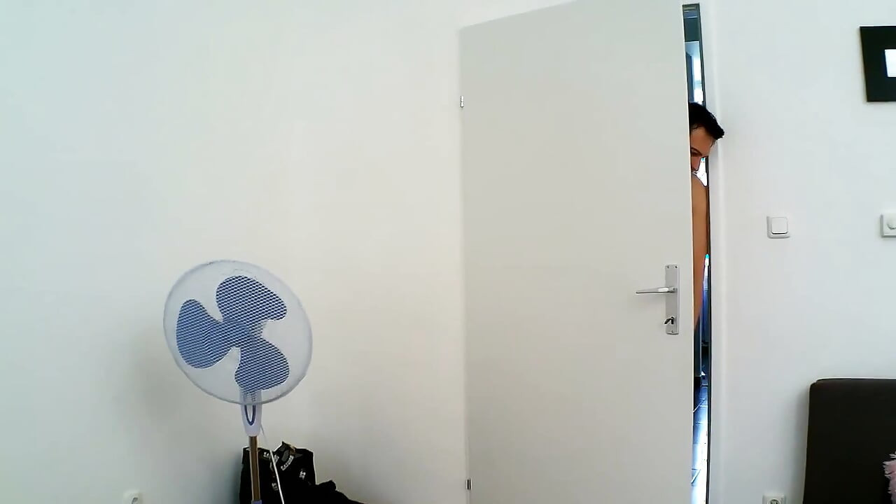 ¡El monstruo pervertido de los pies debería hacerse una paja en las suelas de nylon!