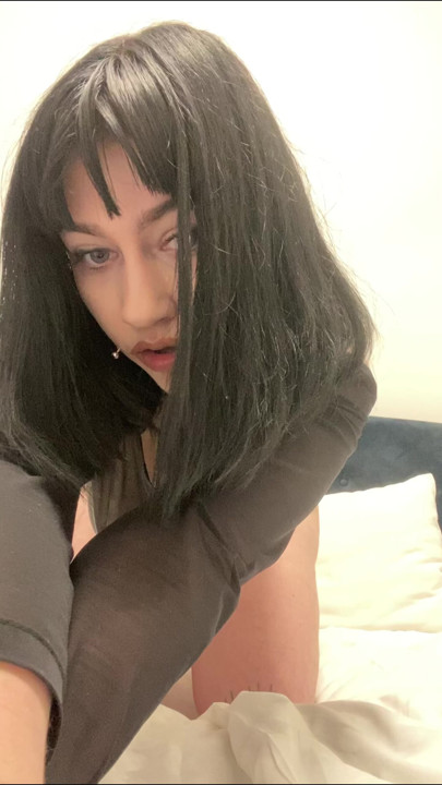 Hot virgin tries to fuck her pussy and cum for the first time