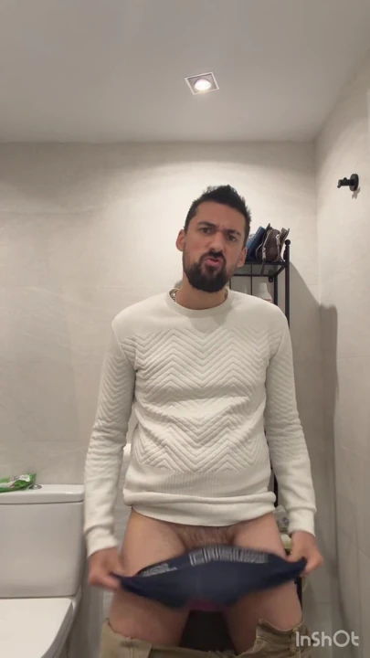hot daddy jerking off in public bathroom | Clip 1