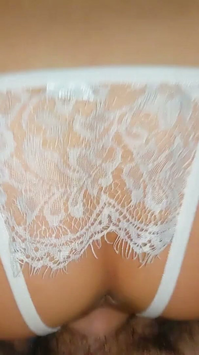 Sıska kız ile sıkı kedi gets becerdin içinde seksi crotchless külot | Klip 1