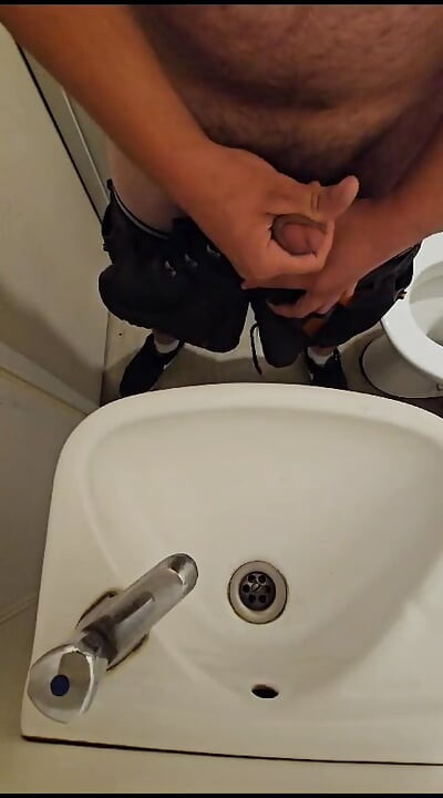 Foda e gozada nas minhas botas de trabalho de couro
