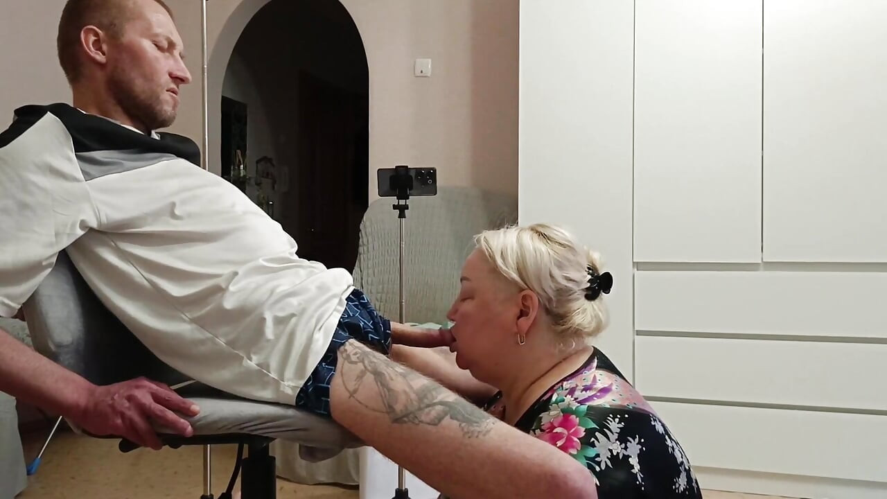 Stepmom Gives Blowjob to Get Enough Cum