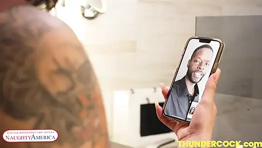 Латина с горячей задницей Carolina Cortez трахается и сосет ThunderCock