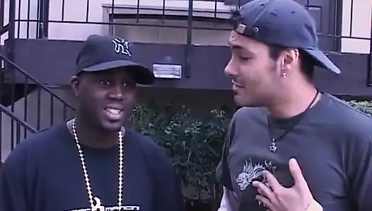 Tavlanıyor bebek yatakta büyük zenci yarağına binmeyi seviyor