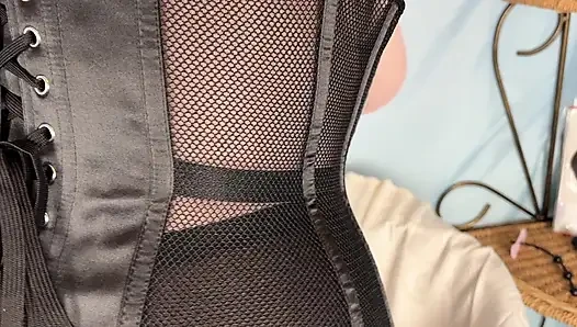 Mrs Mature Feet hat ein fantastisches neues korsett 433