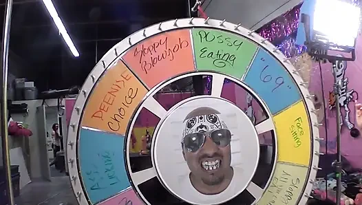 Göt dilleyen latin büyük memeli arkadaşına yardım ediyor