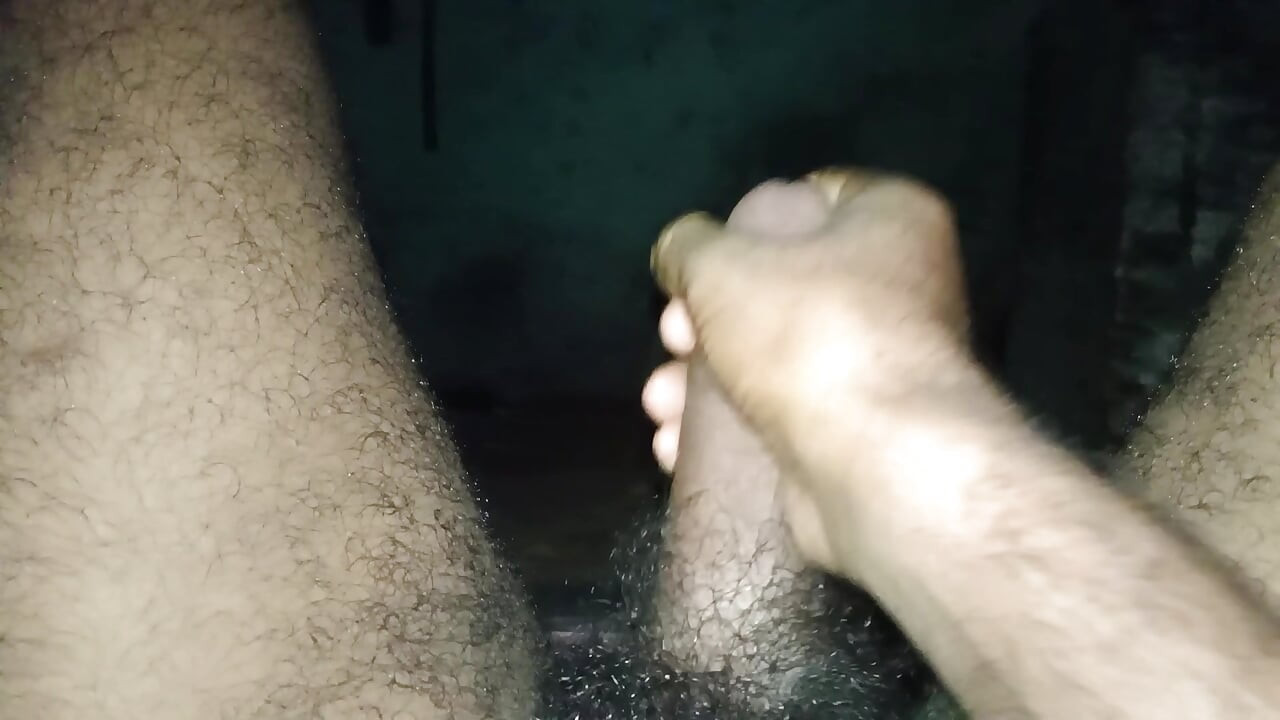 Chut me pani mast land dekh kr