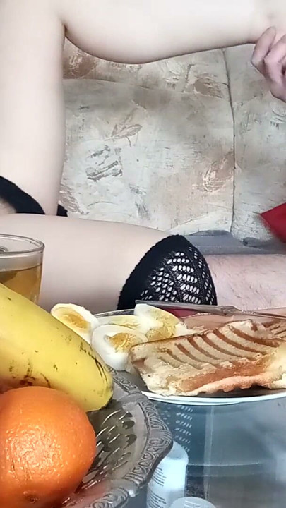 Πίπες για πρωινό, γλείψιμο της μουνάρας της γυναίκας | Clip 2