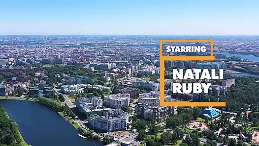 POV - сексуальную любительницу спермы Натали Ruby трахнули в задницу и киску в видео от первого лица