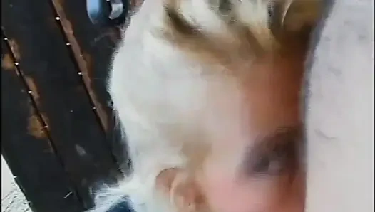 Wunderbare MILF hart gefickt und von Stall keeper mit großem schwanz ins gesicht gespritzt