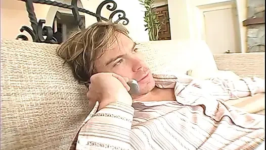 Roxy bekommt den arsch mit sperma bedeckt, nachdem ein hue-schwanz ihre löcher gnadenlos fickt