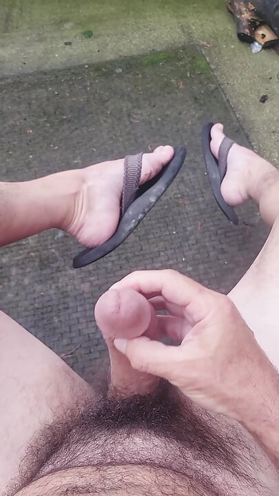 Cumming in Flip Flops Outside